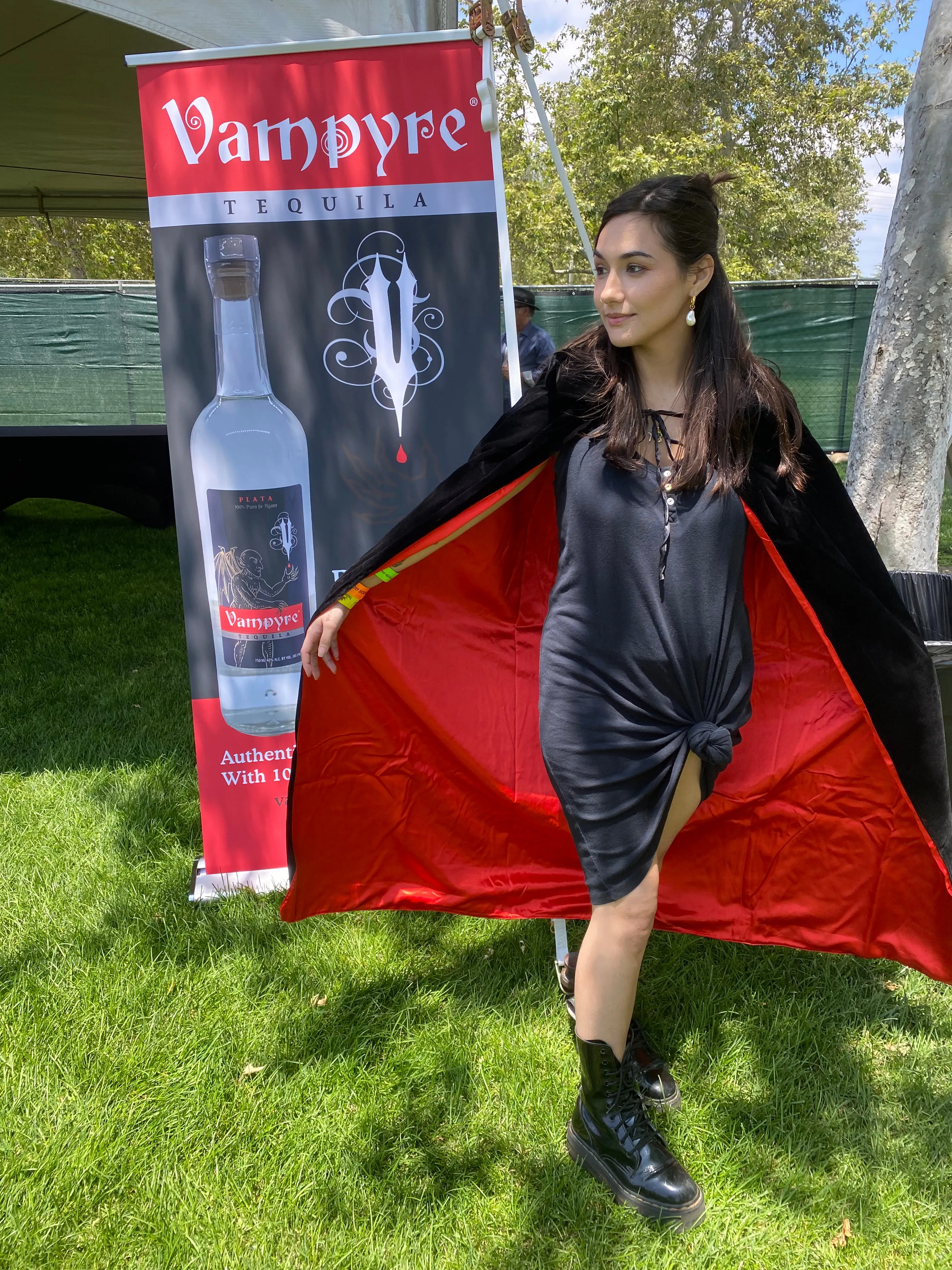 CABERNET SAUVIGNON WITH CAPE PLUS DELUXE VAMPIRE® CAPE ADULT SIZE