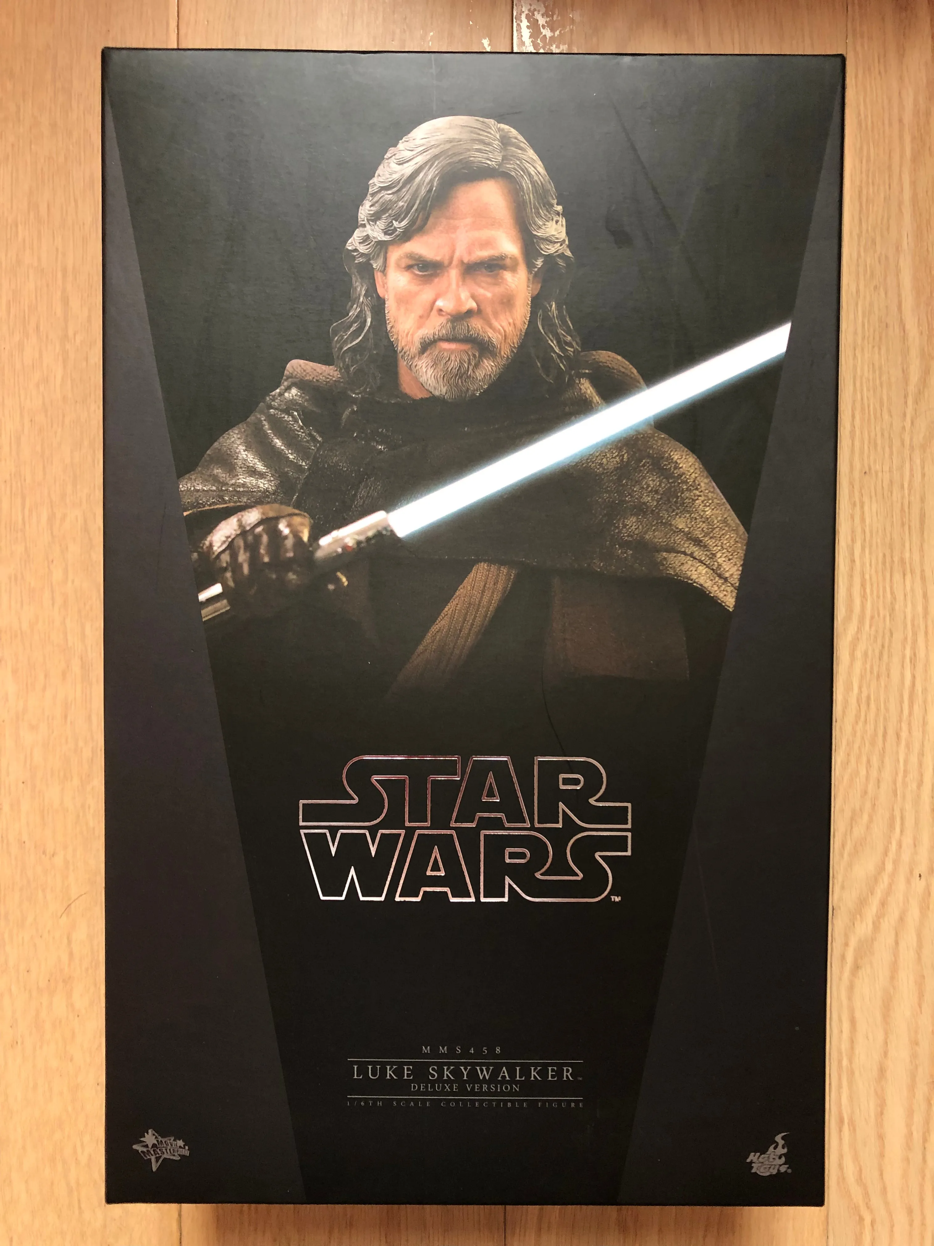 Hottoys Hot Toys 1/6 Scale MMS458 MMS 458 Star Wars Episode VIII The Last Jedi - Luke Skywalker (Deluxe Version) Action Figure USED