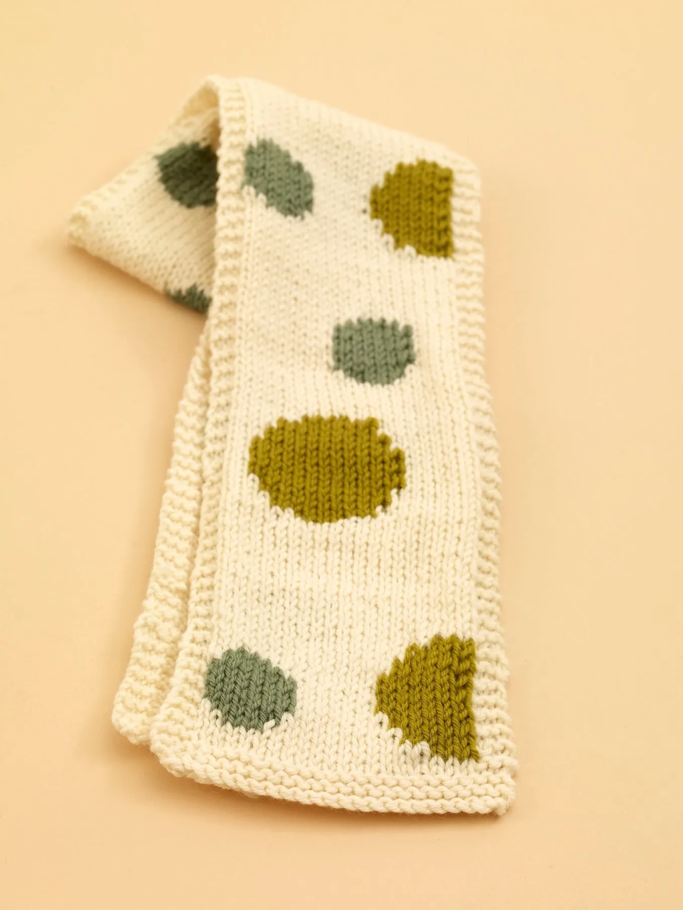 Intarsia Polka Dot Scarf Pattern (Knit)