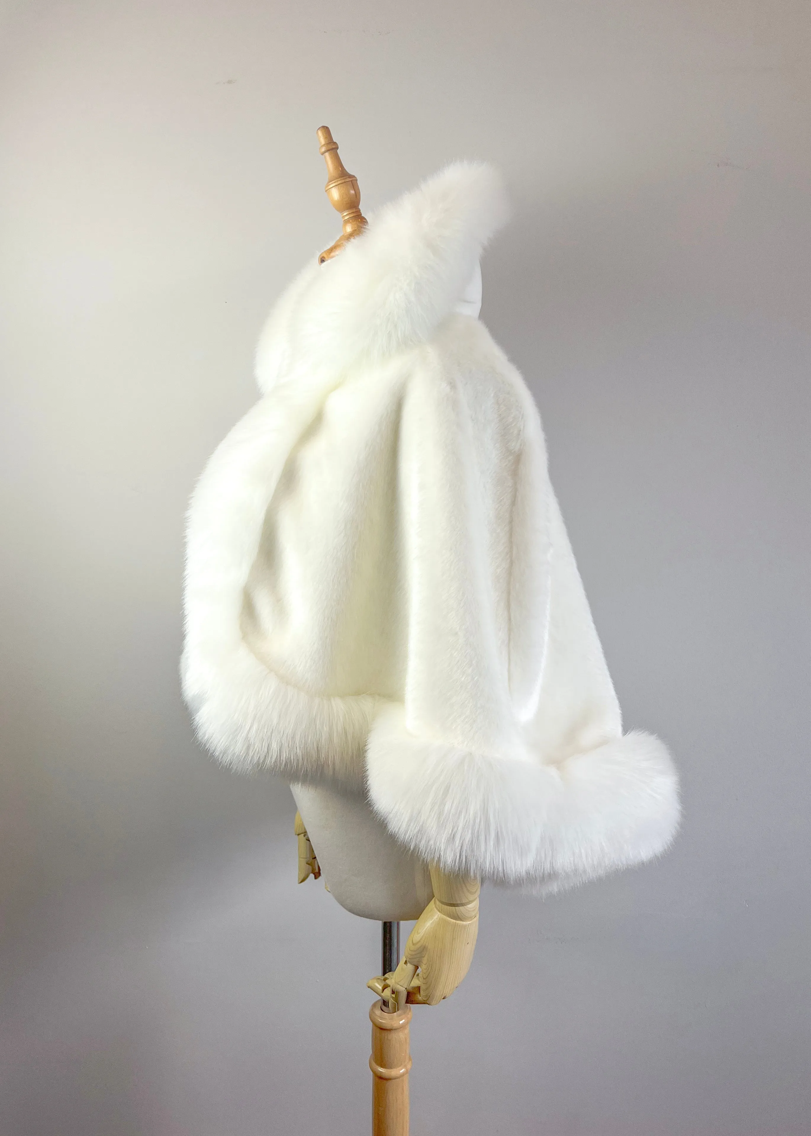 Ivory White Fur Cape (Juliet Wht01)