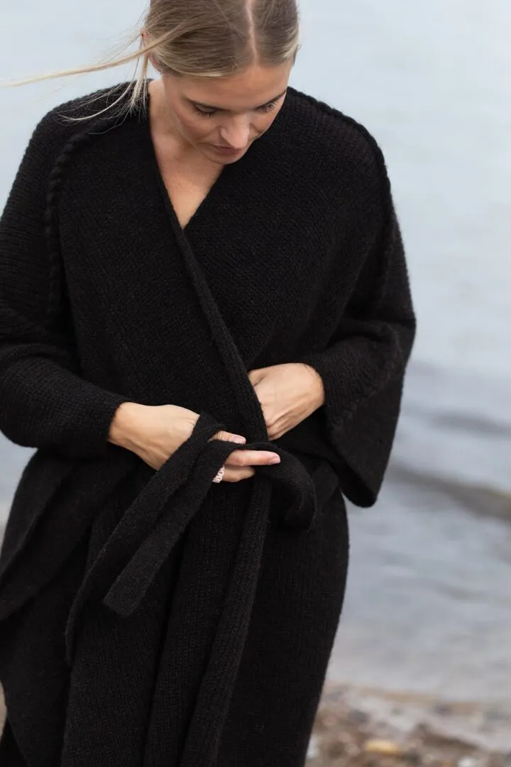 Nete Alpaca Wool Poncho Black