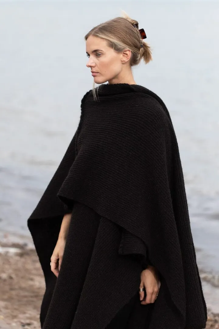 Nete Alpaca Wool Poncho Black